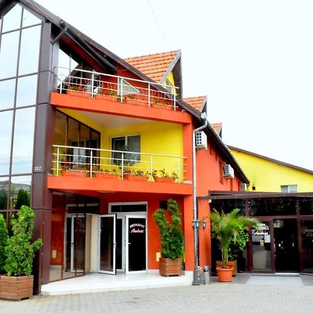 Hotel Andrei Aranyosgyéres Kültér fotó
