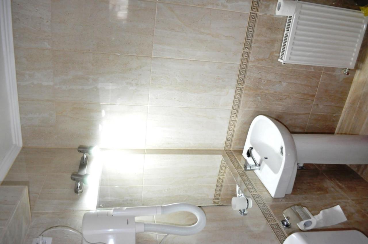 Hotel Andrei Aranyosgyéres Kültér fotó