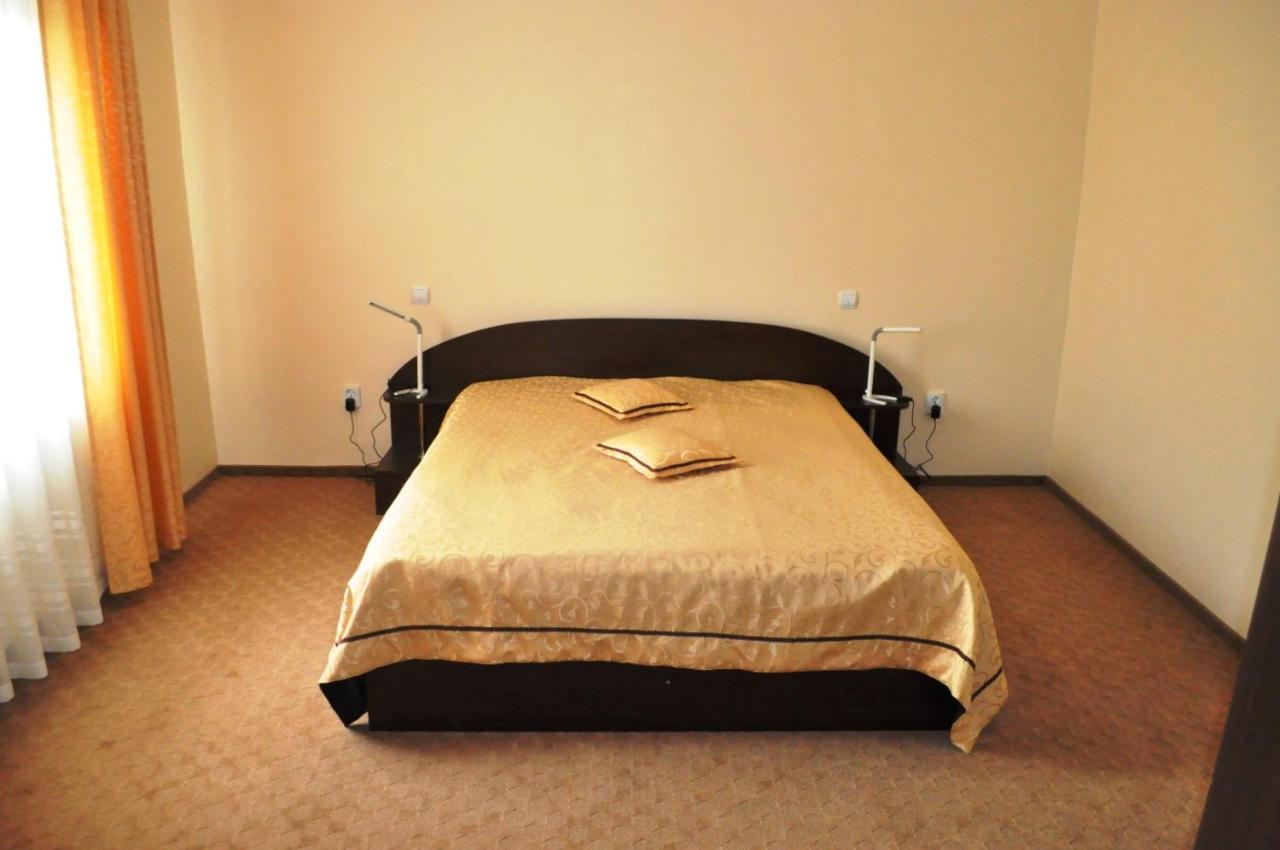 Hotel Andrei Aranyosgyéres Kültér fotó