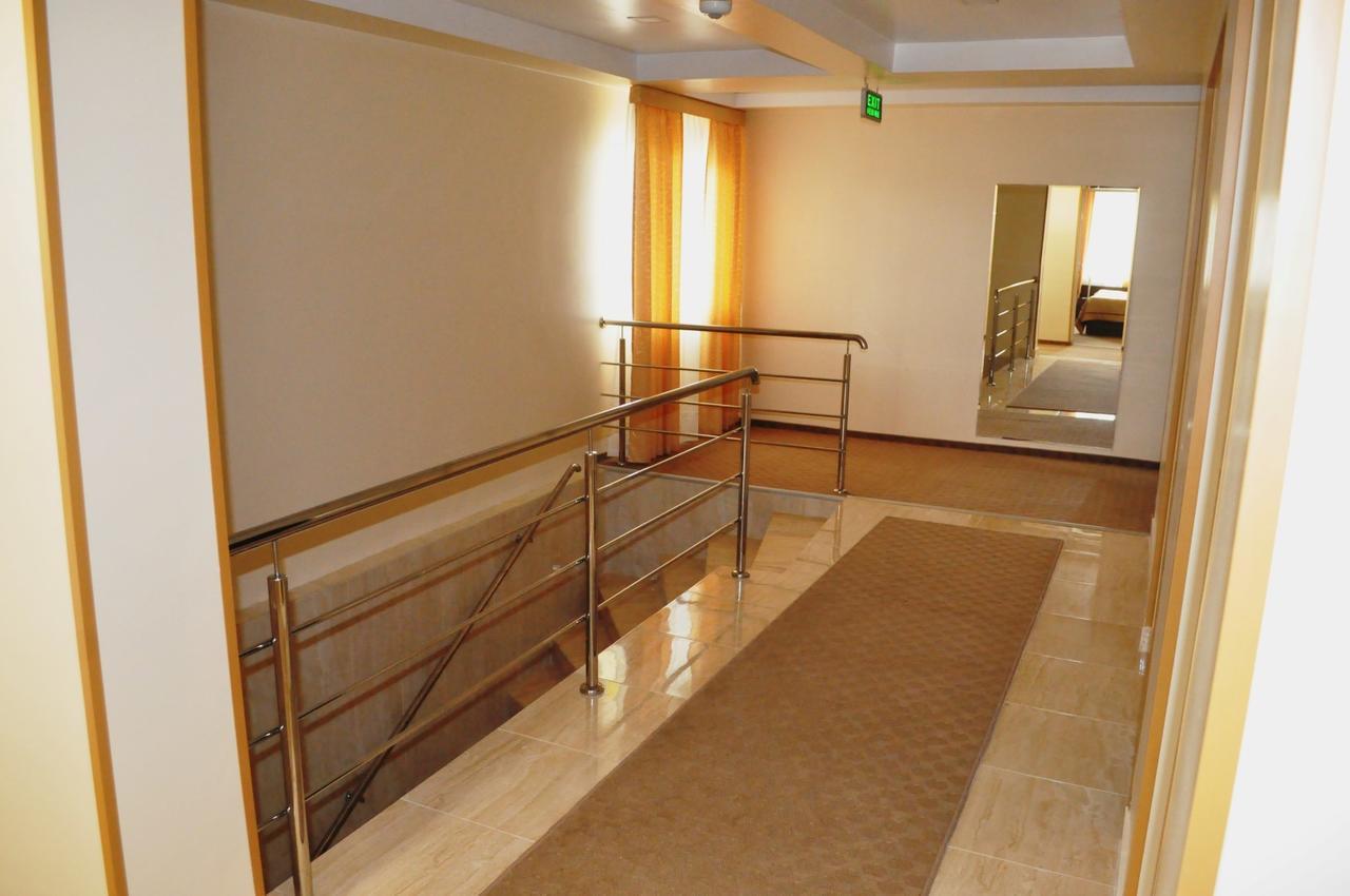 Hotel Andrei Aranyosgyéres Kültér fotó