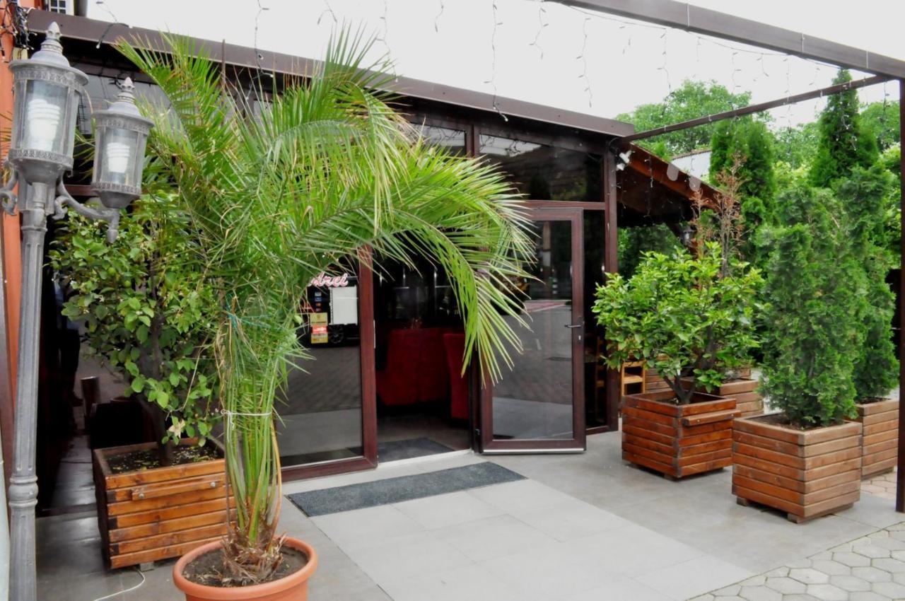 Hotel Andrei Aranyosgyéres Kültér fotó