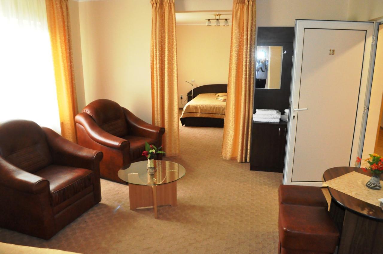 Hotel Andrei Aranyosgyéres Kültér fotó