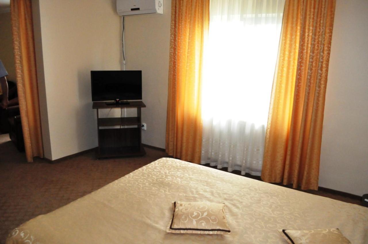Hotel Andrei Aranyosgyéres Kültér fotó